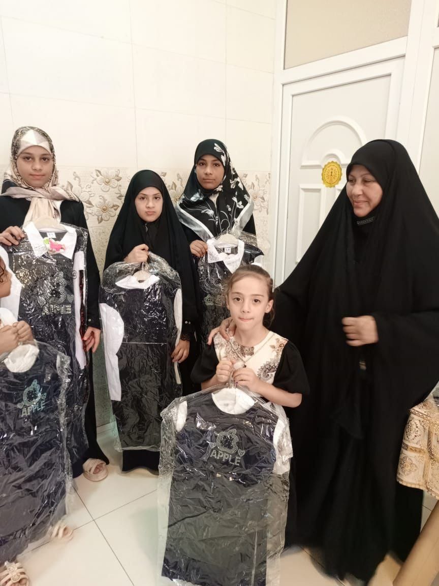 قامت مؤسسة أنوار الهدى الخيرية الثقافية بتوزيع الملابس المدرسية على عدد من الطلبة والطلاب